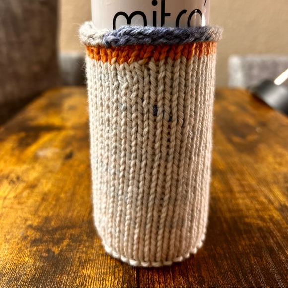White claw coozy - Picture 1 of 1
